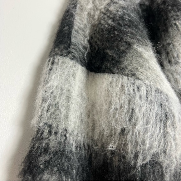 Volcom NWT fuzzy button up coat jacket size XS/S - Picture 7 of 8